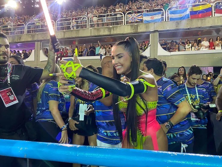 A <a href="/dedesecco/">Deborah Secco</a> agora na Sapucaí