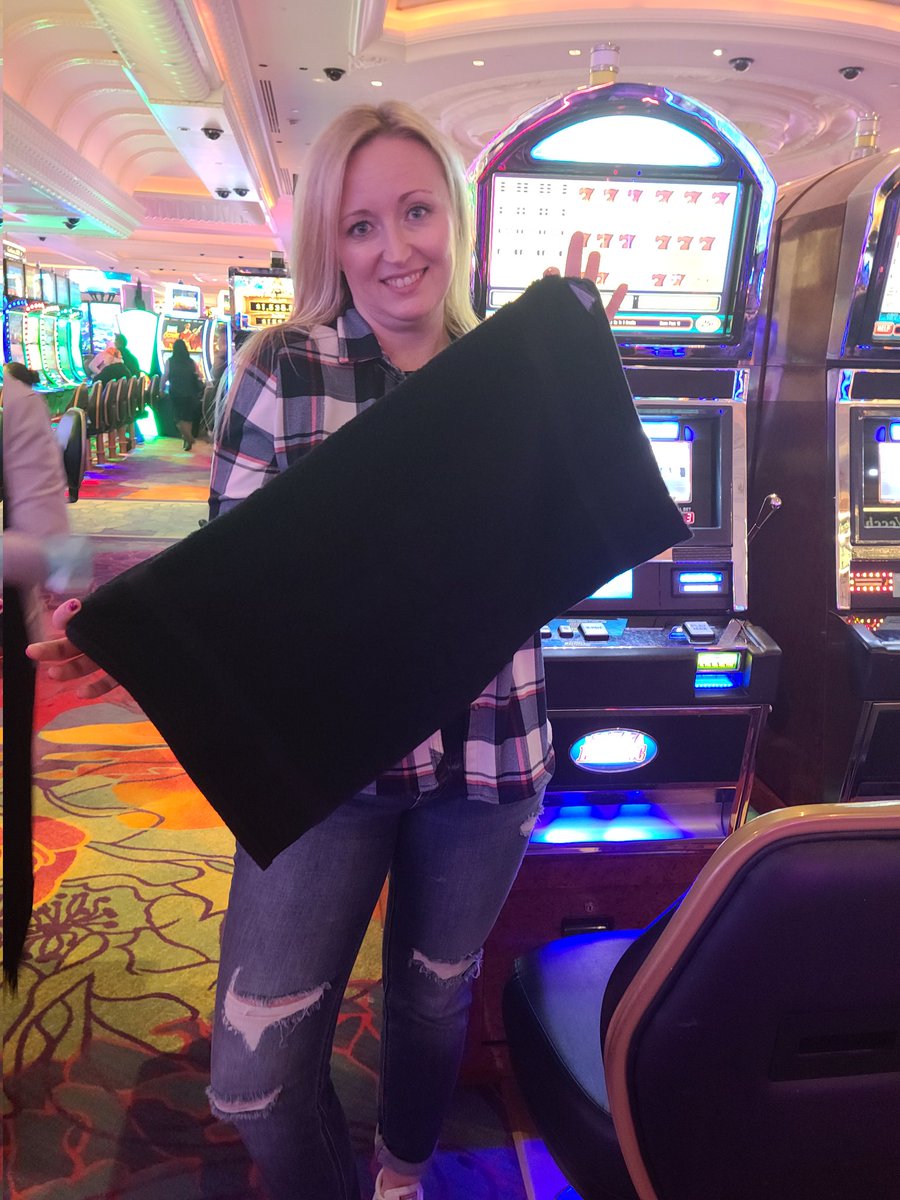 KristyBertrand1's tweet photo. Best birthday ever! @ChrisYoungMusic concert and I got his or someone's towel!!!! https://t.co/6c49TsbkBe