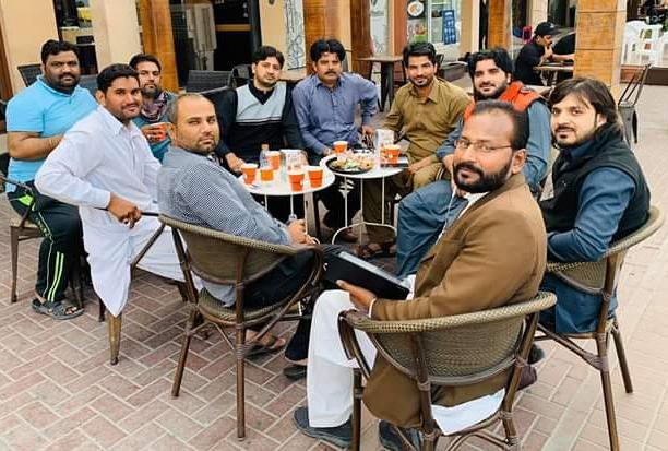 EngAkbar5's tweet photo. انا لله و انا اليه راجعون
اک شخص سارے شہر کو ویران کر گیا💕
ذاکر عمران شاہ کاظمی بھورے وال . خادم الذاکرین  
ذاکر اکبر جعفری ۔ علی پیر ۔ ارباب غلام مرتضی ۔ حسنین شاہ جی ۔ ملک رضا . ملک توقیر ۔ پہلوان ۔ 
استاد محترم سید حیدر رضوی (شہید) کے ساتھ دبٸی میں https://t.co/SI0iHBKIHw https://t.co/fMkRpeaVDT