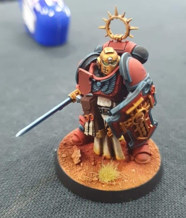 ZweihanderHall's tweet photo. So my painter @thornspainting finished off my Blood Angel Bladeguard during an all-nighter painting session so i could use them at a tournament today... Then i had to leave T2 of the first game for a family emergency. 😫 At least they look pretty! #PaintingWarhammer #bloodangels https://t.co/85gye6ILaC