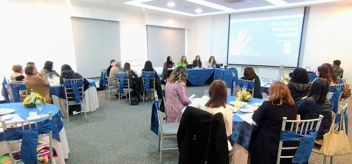ParticipacionPC's tweet photo. “Las redes están siendo utilizadas para atacar a mujeres que ocupan espacios públicos. Los ataques tienen características específicas: cosificar a la mujer, desvalorizarla con cuestionamientos por su etnia y color de piel”, comentó @RhidalgoPC en conversatorio #EquidadGenero. https://t.co/o69mEC4Nhz