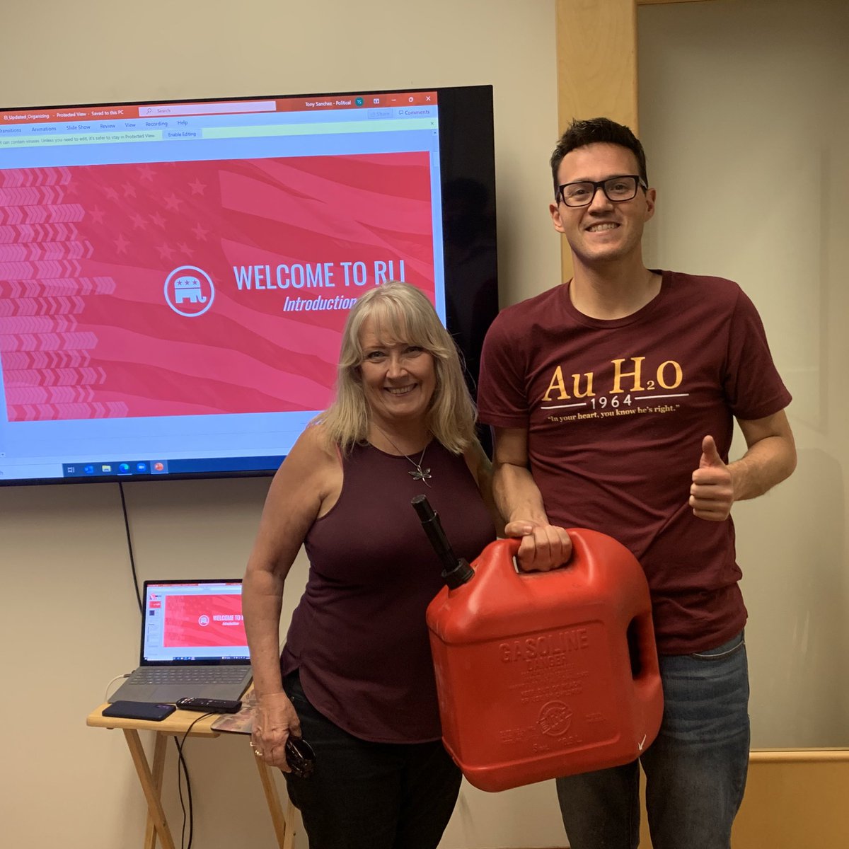 Christ0pherAZ's tweet photo. Volunteer Janie ran out of gas on her way to our RLI training tonight and she was so passionate to learn how to #SaveArizona she walked over a mile just to make it! 

We were able to get her gas and she is committed to helping keep Arizona Red in November! #LeadRight https://t.co/Z6w5mnI0FY