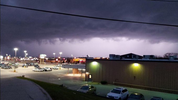 If this isnt hell idk what is then rare super cell weather in wisconsin #thunderstorms https://t.co/<a href="/tag/thunderstorms"class="tags"><span>#thunderstorms</span></a>