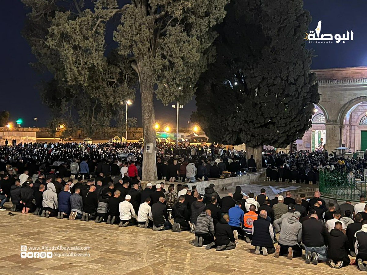 Dr_EyadQun's tweet photo. رغم كل المحاولات لإبعادهم عنه..
آلاف المصلين في المسجد الأقصى فجر اليوم
تيجان الرؤوس ومفخرة الأمة.
اللهم احفظهم وأيدهم وبارك فيهم وتقبل منهم واجمعنا بهم.
ندعوكم لمتابعة كلمة "ما هذه القصة التي تتكرر في الأقصى" على يوتيوب لتعلموا لماذا يرابط إخواننا هؤلاء
https://t.co/ClqB2QN8Nd https://t.co/ZqRJLrvbSv
