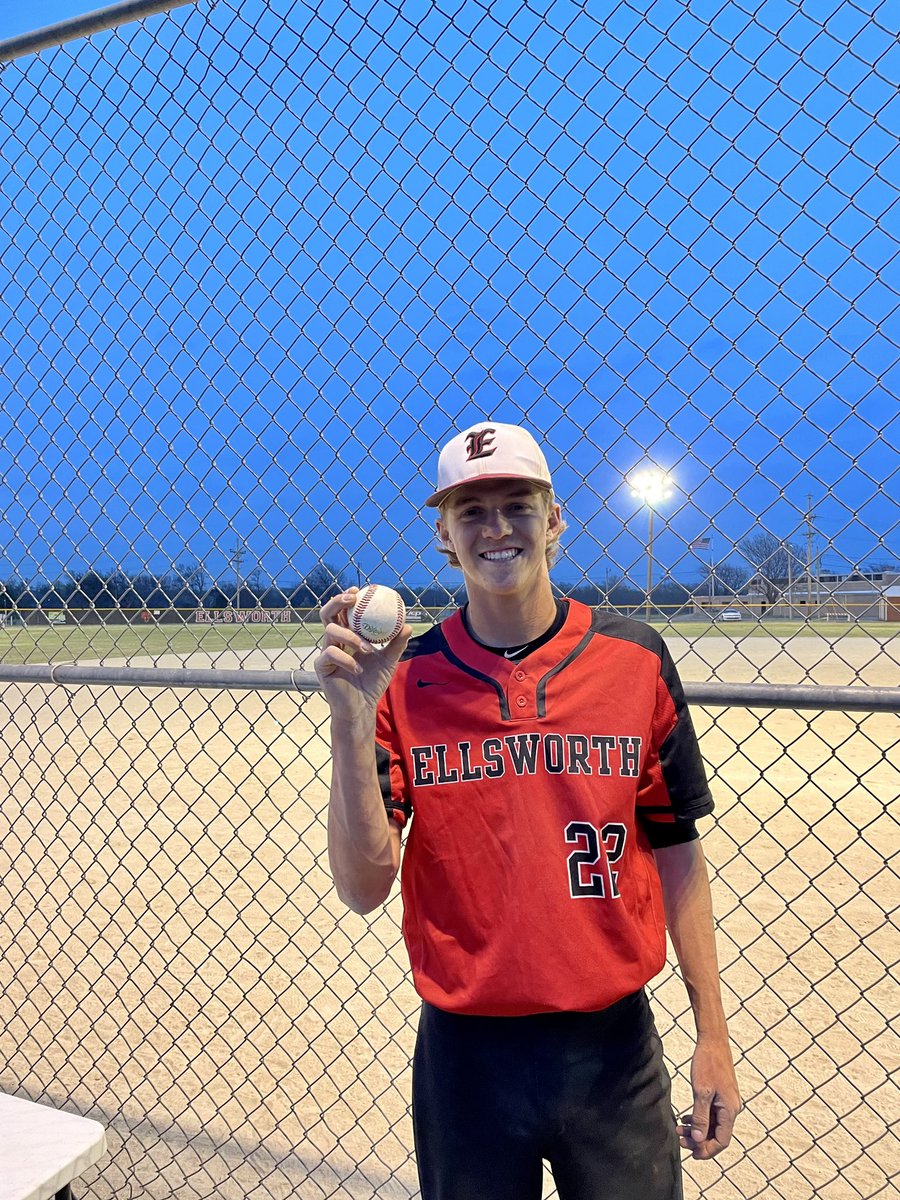 RonDavisJr4's tweet photo. Strong Performance by Sr. Bearcat @DaytonDavis4 in 12-2 victory vs Little River⚾️💪Winning Pitcher: 5IP, 11K, 2ER
Batting: 4AB, 1HR, 5RBI, 1R, 2H.@KSHSAA  @sportsinkansas @KansasPregame @cloudbaseball https://t.co/sUtAfzlW8u