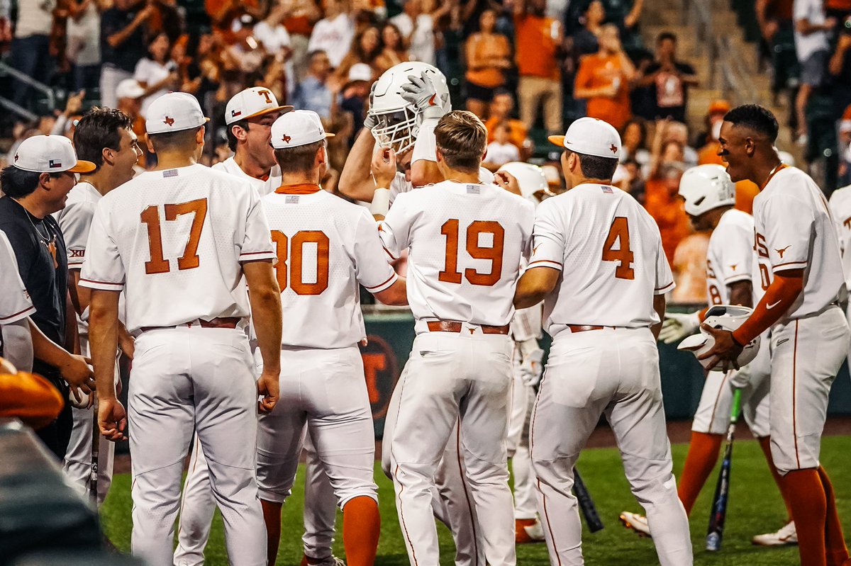 BALLGAME!

Texas explodes for 20 runs on 20 hits and 5 homers to beat Baylor, 20-1!

#HookEm