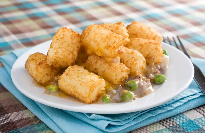 Komaniecki_R's tweet photo. Food: Tater tot casserole
Description: Tater tots, beef, peas, onions, cream of mushroom

Rating: 4.5/10. Typically bland and unbalanced, but hearty af. https://t.co/6hnsvFzF7E