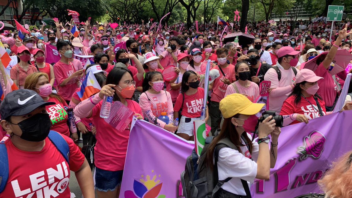 ABSCBNNews's tweet image. Today, all roads lead to Macapagal Boulevard for the grand #PasayIsPink birthday rally of VP @lenirobredo.

The vice president will appear in the star-studded rally late afternoon but supporters are now assembling in big crowds. #Halalan2022 | via @JervisManahan