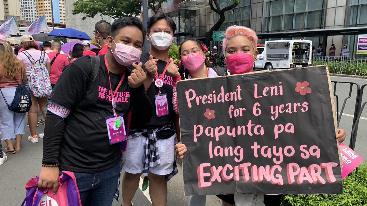 ABSCBNNews's tweet image. Today, all roads lead to Macapagal Boulevard for the grand #PasayIsPink birthday rally of VP @lenirobredo.

The vice president will appear in the star-studded rally late afternoon but supporters are now assembling in big crowds. #Halalan2022 | via @JervisManahan