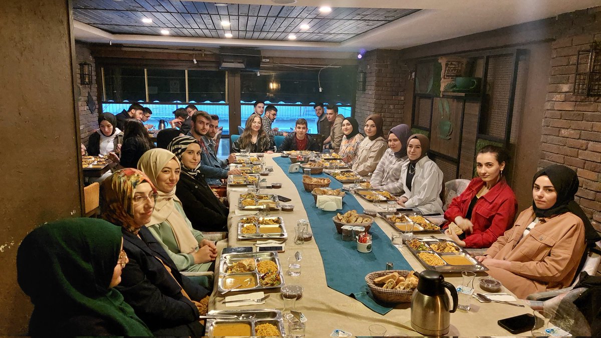 Uniakbartin741's tweet photo. ÜniAK Teşkilatı Olarak 14. Gün İftar Programında Buluştuk. @eyupkadirinan @mucahidsuleyman @MTastanntr @akmuratyildirim @mucahitdemirrr @Selenaytekin52 https://t.co/cIfu8OdUrT