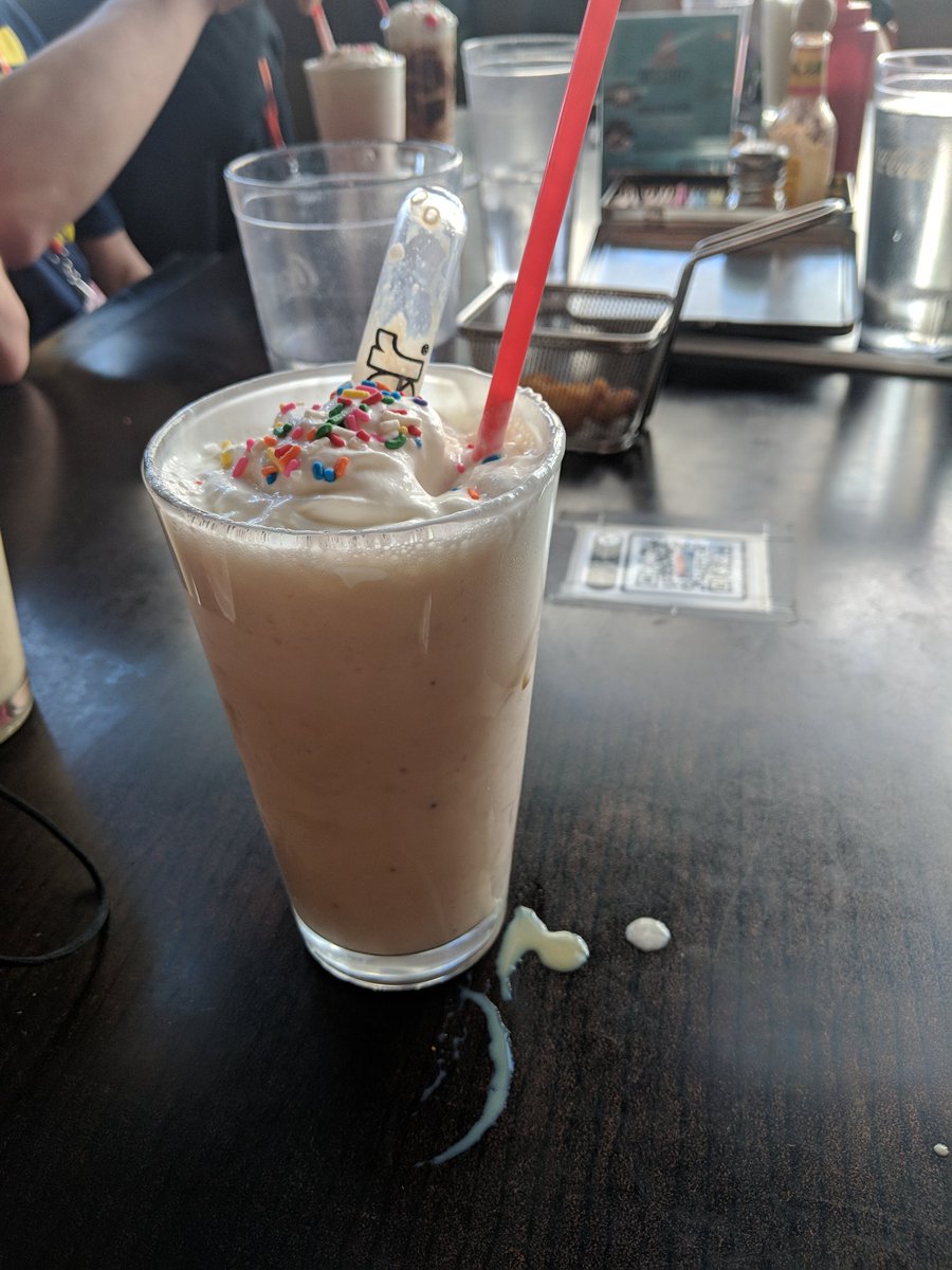 MiseliaDev's tweet photo. Spiked Strawberry shake, OmoCat booth, and the CREW. #MisCon https://t.co/6UDjDaU7nV