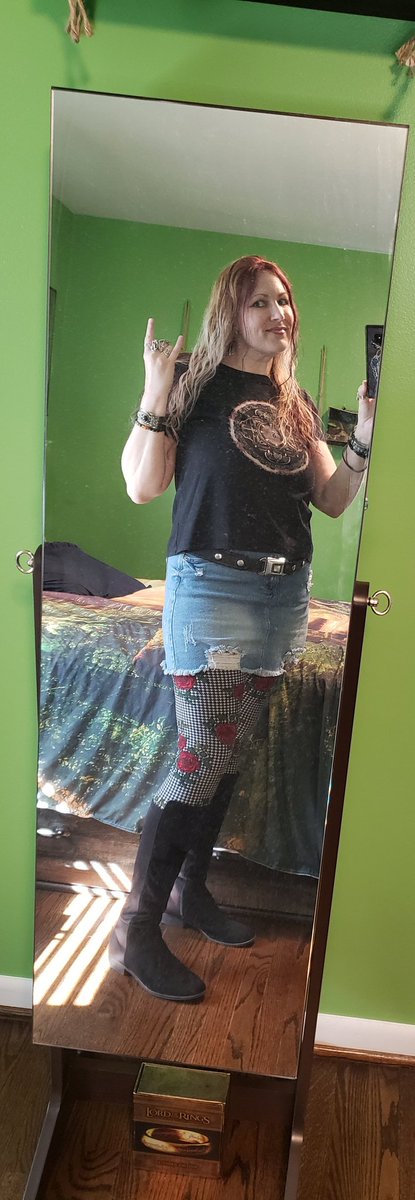 Ariadne529's tweet photo. Hershey Park happy, but only for @Shinedown @ZMyersOfficial @TheBrentSmith @BKerchofficial STOKED here on Planet Zero! https://t.co/oeXRv6UYiC