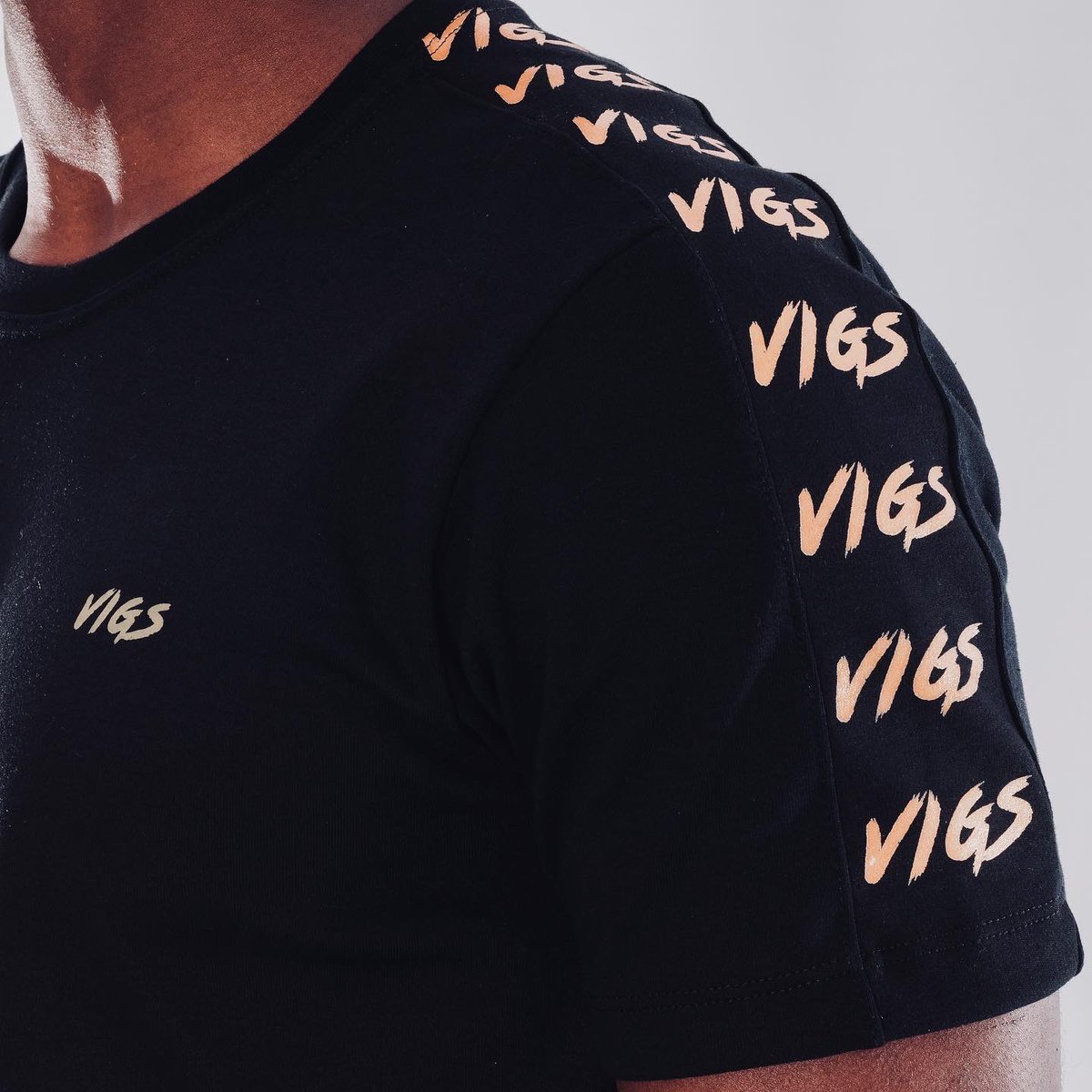 usevigs's tweet photo. T-shirt Vigs Retro ⚡️
#usevigs https://t.co/1ls4I4xHTZ