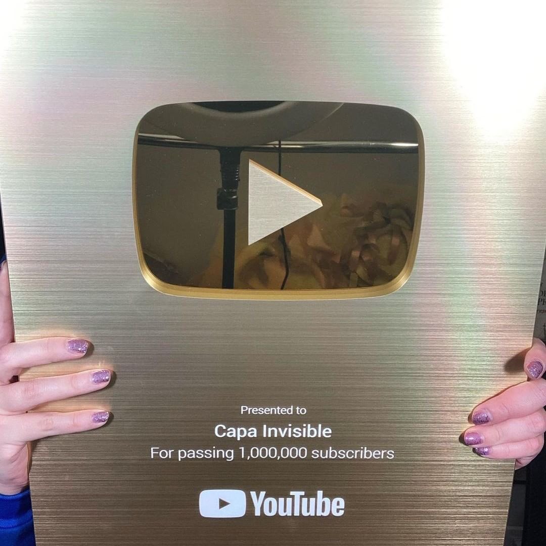 capa_updates's tweet photo. 📲| YouTube Latam [@YouTubeLATAM] en su post de Instagram ! 

“No importa de qué casa sea, cualquier fan del mago ⚡️ que se respeta, ha visto mínimo uno de tus videos. 🧙🏼‍♀‍

¡Nunca desaparezcas, @capa_invisible!

Por cierto, ¿existe algún conjuro para llegar al millón? 🤓✨” https://t.co/ibQ8cHGi7T