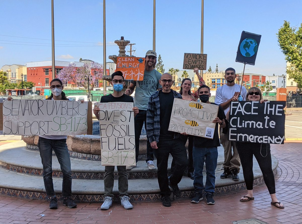oc_sunrise's tweet photo. On Tuesday the 19th, the CA State Senate will be voting on #SB1173, which would divest the state retirement pension funds (#CALPERS & #CALSTRS) from fossil fuels.
In order to invest in our future, @TomUmbergCA (SD-34) must support this bill to #DivestCALPERS & #DivestCALSTRS! https://t.co/S2GK3QK7pj
