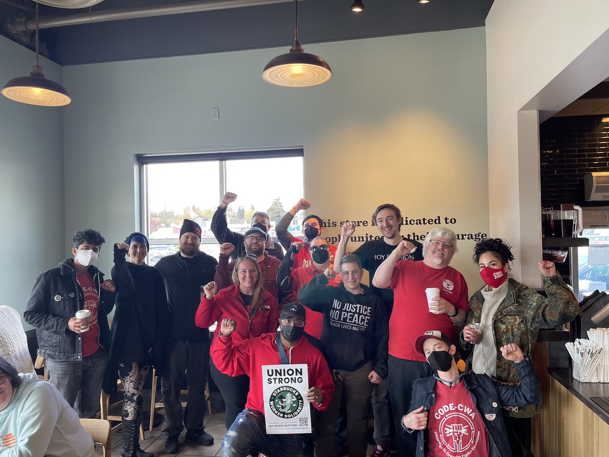Verizon workers in Everett, WA won their union 11-1 today and stopped by the Everett Broadways starbucks which is unionizing for a celebratory drink! <a href="/VzwUnion/">VZWUnion</a>