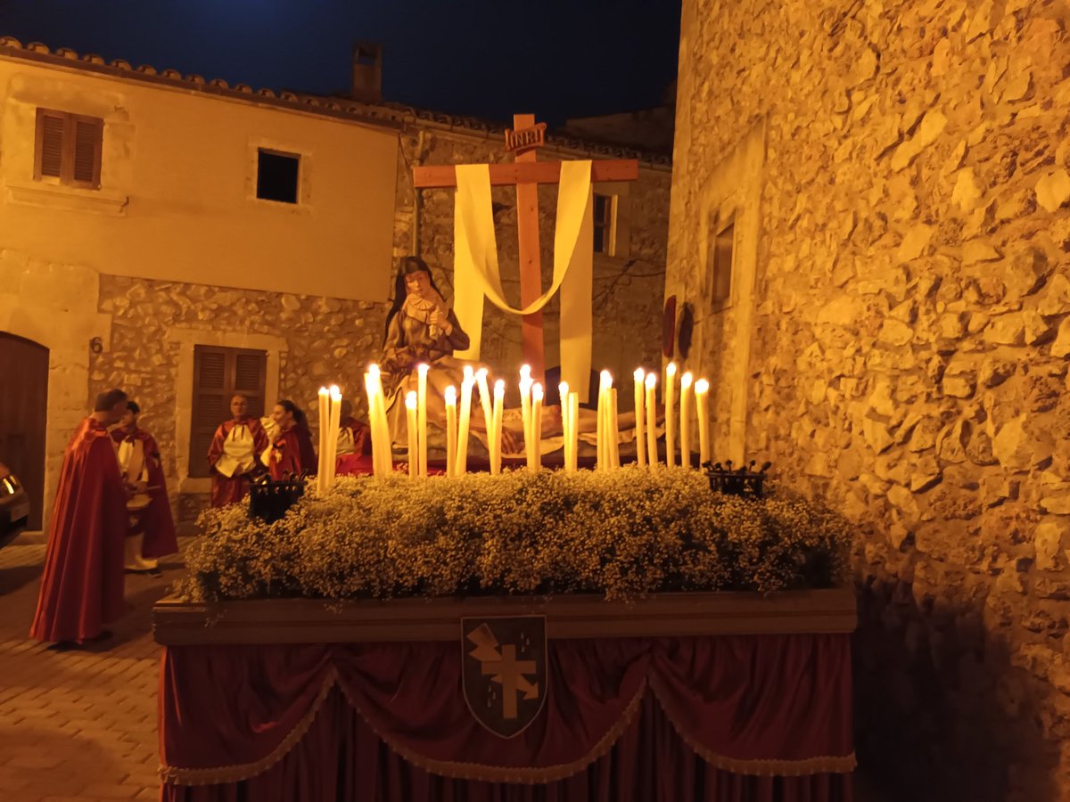isabelllinas's tweet image. Avui la #Processó del #DivendresSant  ha anat molt millor 💪 #ConfrariaLaPietat #Dol  #Devoció  #Tradicions  #SonServera