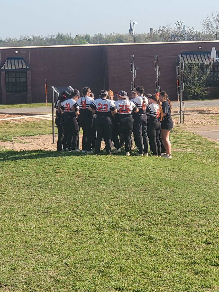 NormanSoftball's tweet photo. Burying some bad mojo before our next game.
Tigers v. Guthrie coming up next
#BOE #highpride https://t.co/apRvxIk2pz