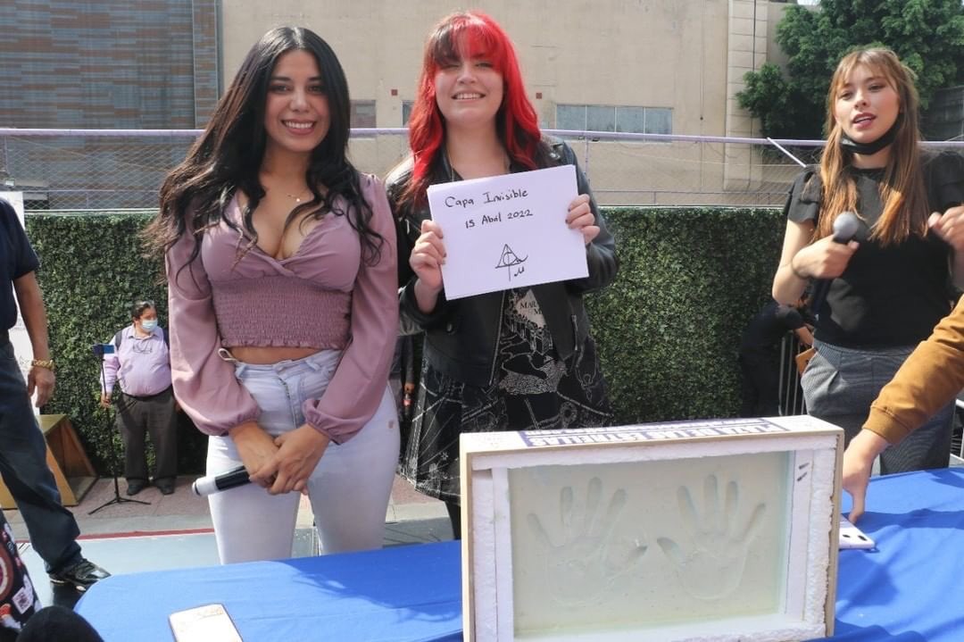 capa_updates's tweet photo. 📸| Algunas fotos del día de hoy de Capa Invisible [@capa_invisible] durante la debelación de huellas en Galería Plaza de las Estrellas ⚡️✨🙌🏼 https://t.co/jEc7EnZxzt