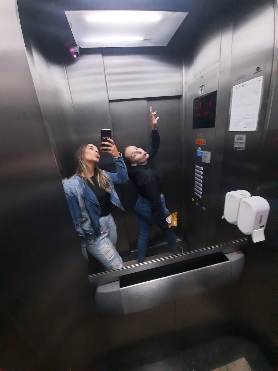 ZirbesBrenda's tweet photo. Eu amo e não é pouco @Joana_znn https://t.co/zWrRl5H3IK
