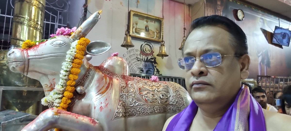 sushilkedia's tweet photo. #GodProvided #Darshan sitting along #Nandi ji to soak in the blessings of #MAHAKALESHWAR ji ki #Bhasmarti https://t.co/pjdg6PQ5U2