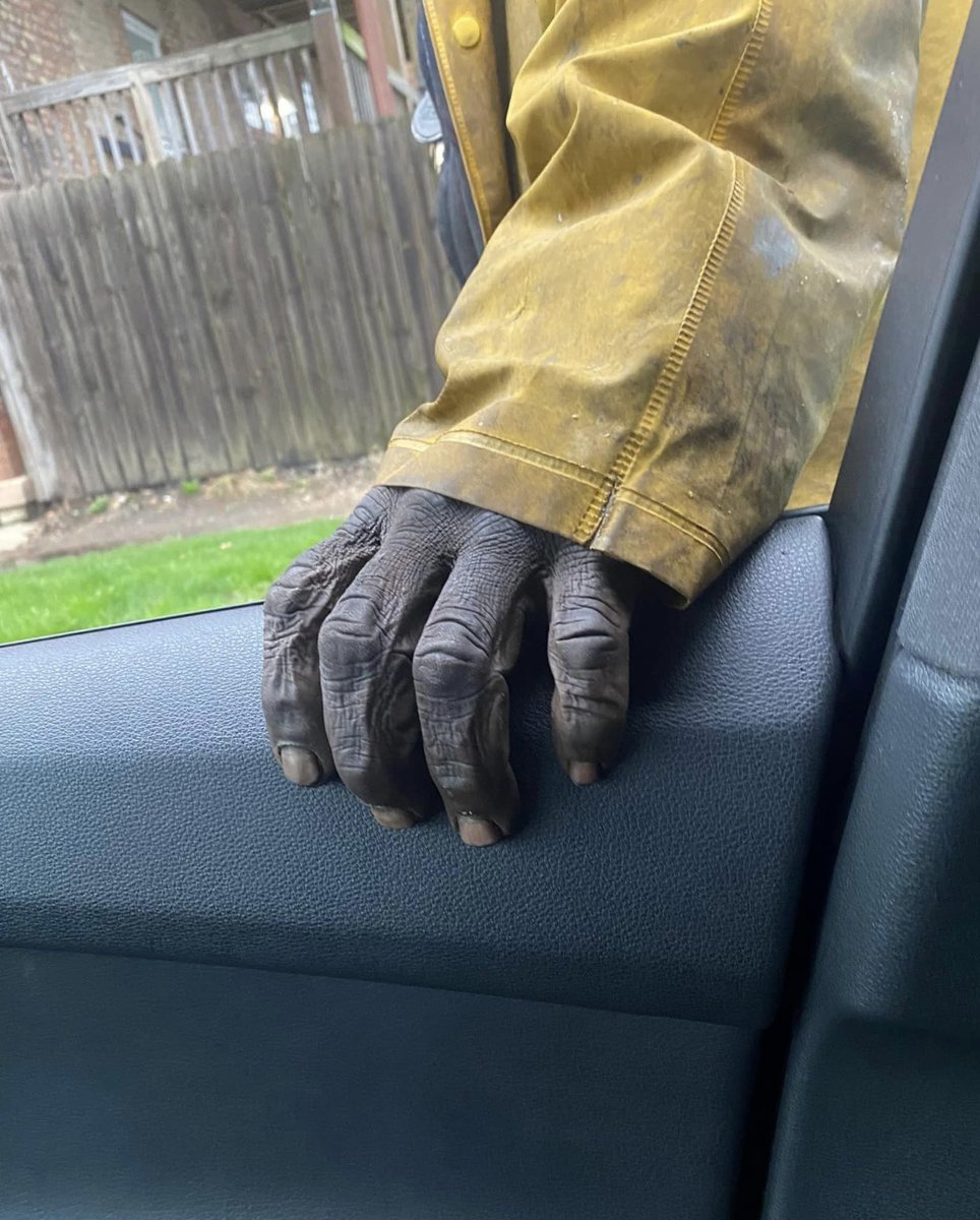 CHEVYWOODS's tweet photo. Man if you don’t get ya dinosaur hand having ass the fucc off my door 😂 https://t.co/BTYHgxAgiN
