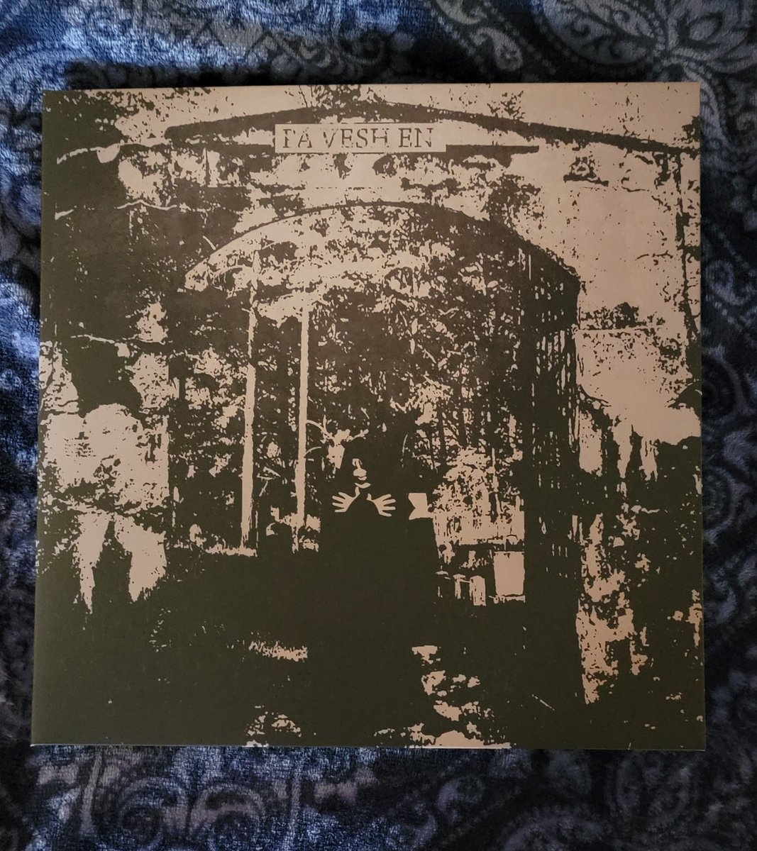 BloodasMortal3's tweet photo. Today's mail courtesy @DarkDescentRec
Pa Vesh En/Temple Moon - Split
#paveshen #templemoon #blackmetal #rawblackmetal @BoneheadIron https://t.co/yCO8aKcVwW