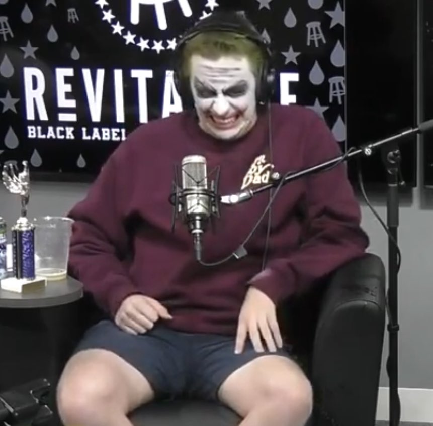 KREIDthoughts's tweet photo. @BarstoolYak When you realize you only drank 9 beers @BarstoolYak @lilsasquatch66 @BarstoolBigCat https://t.co/lFDIGjoMmR