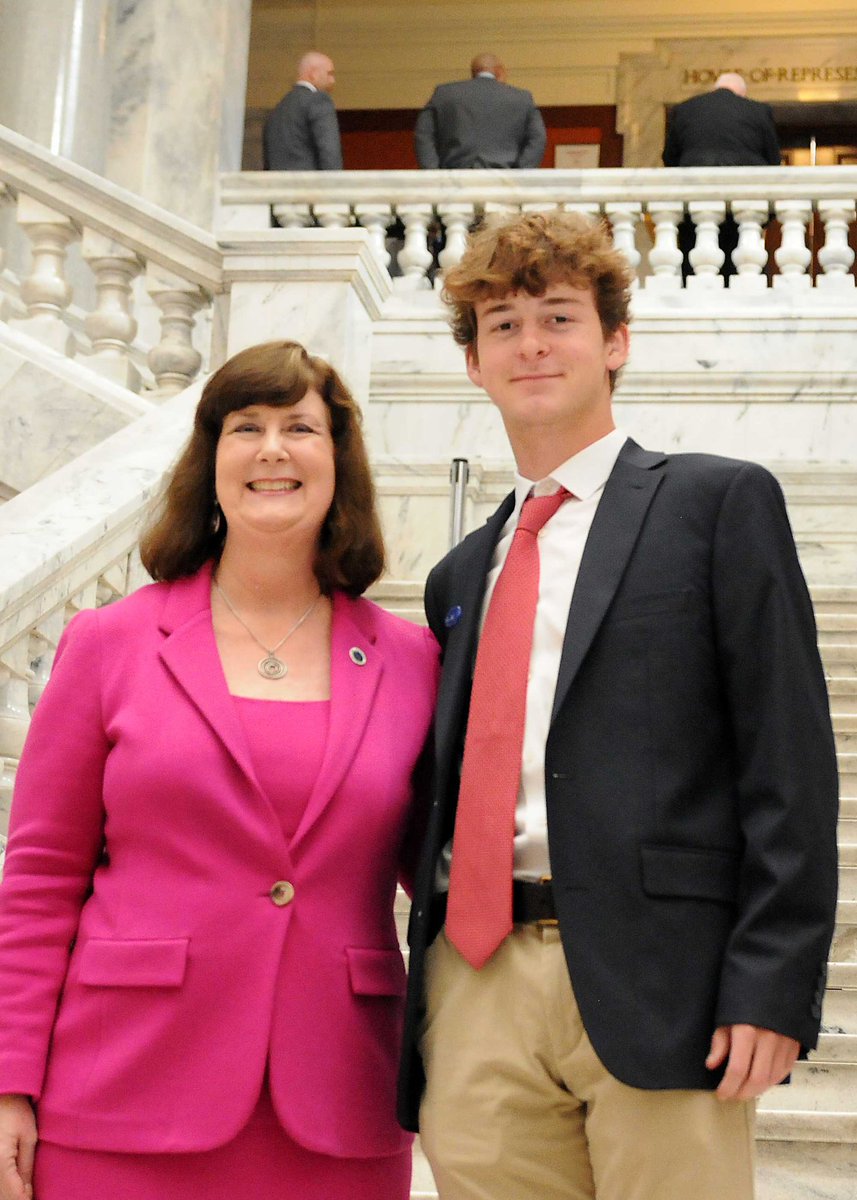 pattiminter4ky's tweet photo. Great to have BGHS senior Colin Reed in Frankfort as a page earlier this week! @BGHSPurplesNews https://t.co/0G1Iqh49wy