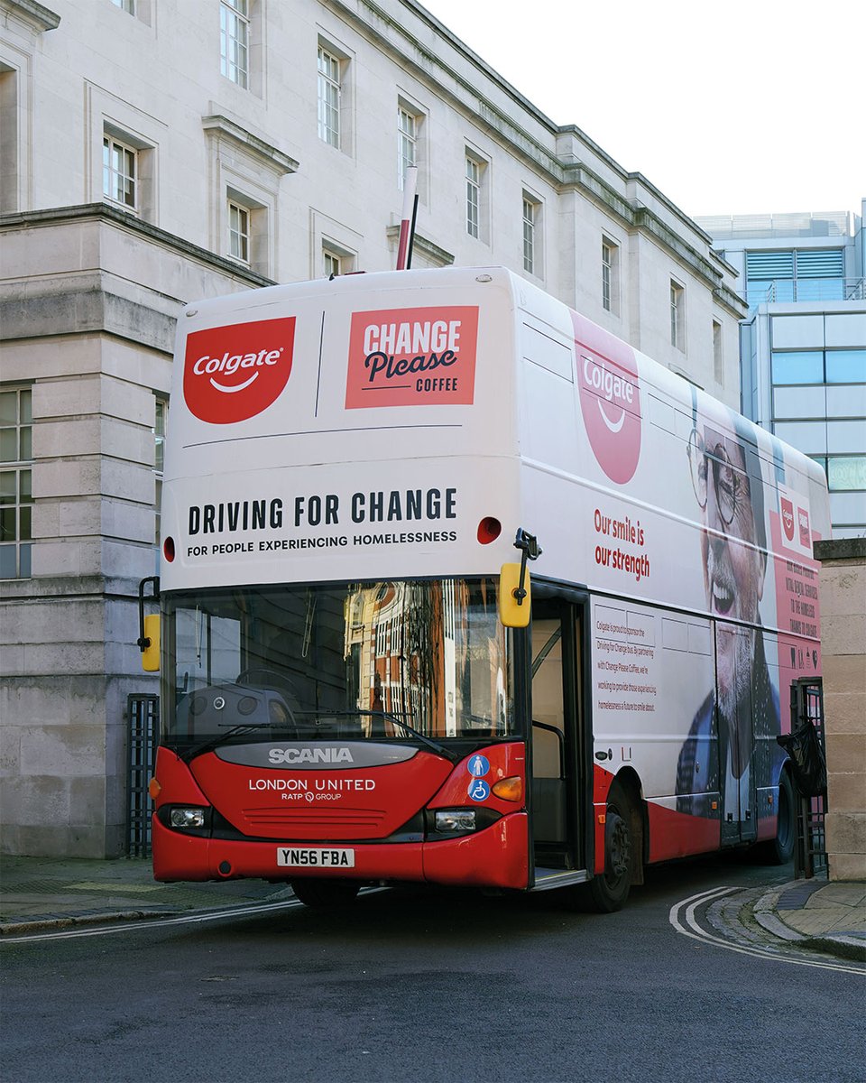 ColgateUK's tweet photo. We’re #DrivingForChange in London with @ChangePlease
Anyone sleeping rough in the capital can access essential services including shower and bathroom facilities, dental care, and gp appointments by visiting the bus.
We're at 3 locations in London - see thread!
#EndHomelessness https://t.co/5K7zQPG1EJ