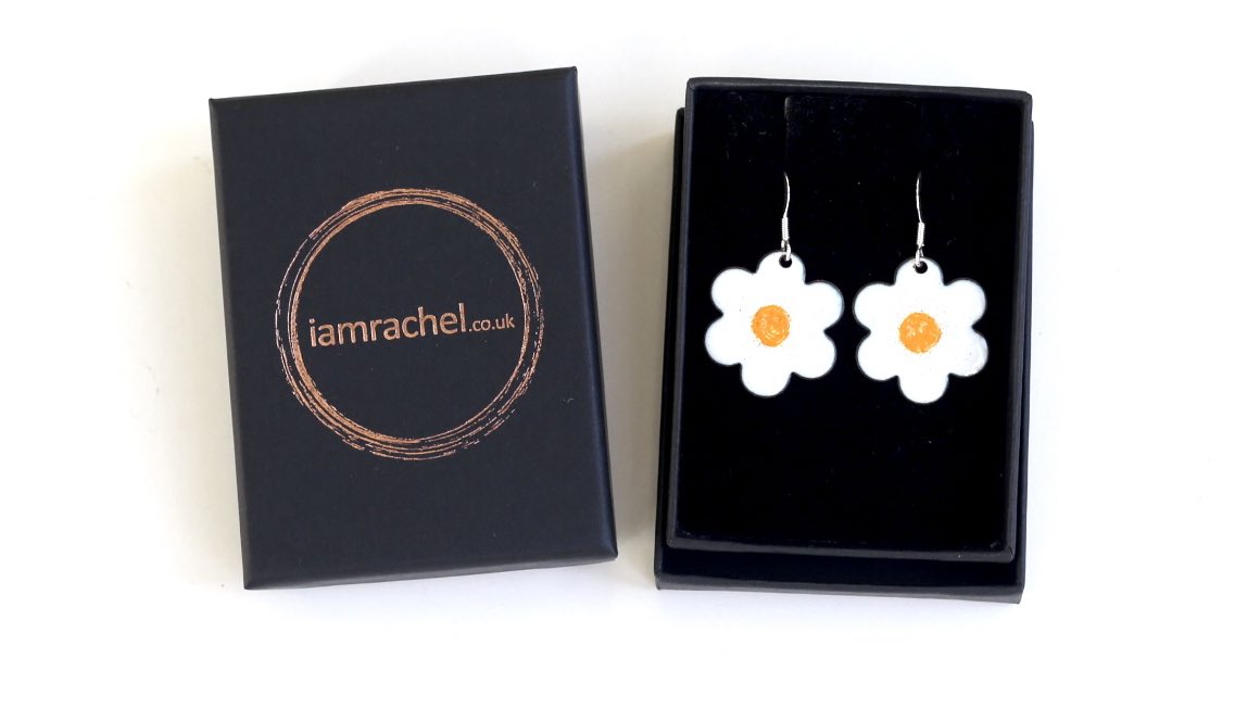 iamrachelshop's tweet photo. How gorgeous has the sunshine been today?!? What have you been up to? We enjoyed a few hours at the beach ๐ #makehandmadehr #shophandmadehour #womaninbizhour #craftbizparty โ๏ธ https://t.co/ajsPRCEbMz