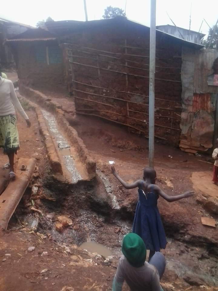 DrMunyaka's tweet photo. I come in peace. This is Kibra where the @TheODMparty party leader @RailaOdinga was MP for over 30 years. Kibra is just a Constituency but for the over 30 years Raila was MP and later prime Minister, its condition never changed. Kenyans are wise. @WilliamsRuto @MusaliaMudavadi https://t.co/vMYs2igVCb