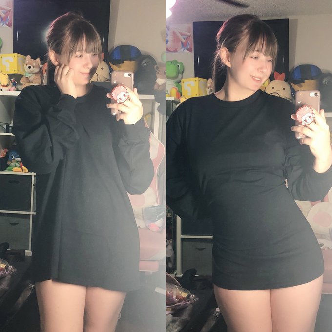 Oversized shirts on an anime girl are superior 😌🖤 Agreed? https://t.co/GYHrVcvSX3