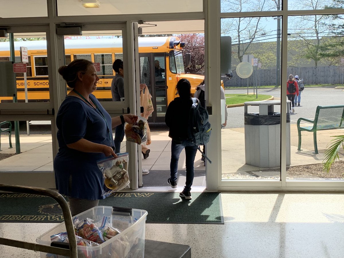 MsMEErtel's tweet image. One of my favorite parts of working at @MountainViewHi2 is the distribution of food bags filled with yummy goodness from @FoodForNeighbor. I love that we end of week by taking care of our family #familyloverespect #WeDoAtMountainView @Region4FCPS @fcpsnews