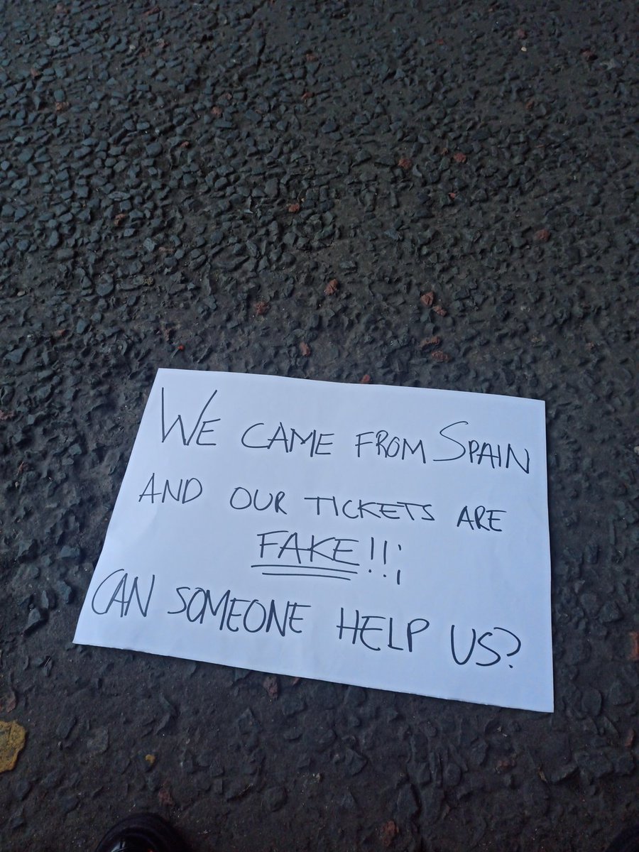 solarpowerclara's tweet photo. Can somone help us? @LittleMix #littlemix #mixers #Newcastle #LMnewcastle #teamlittlemix  @lm_ultimate @HereLittleMix #littlemixtickets https://t.co/tcZr8WoBwc