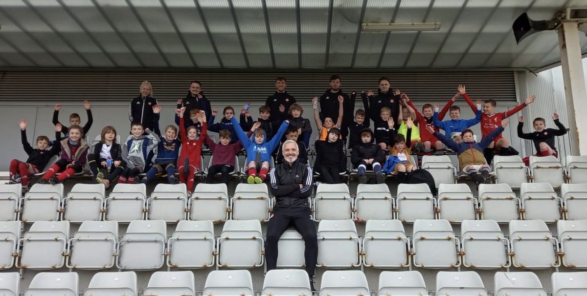 AFCCT's tweet photo. What an end to our Easter Camps!
οΏ½οΏ½οΏ½οΏ½βͺοΈ Massive thanks to @AberdeenFC manager Jim Goodwin for visiting at ASV
πβ½οΈ congratulations to our player of the week & merit award winners
π Well done to all who attended at both venues, we hope you had a great week!
#AFCCTEasterCoaching https://t.co/KACuKJqCla