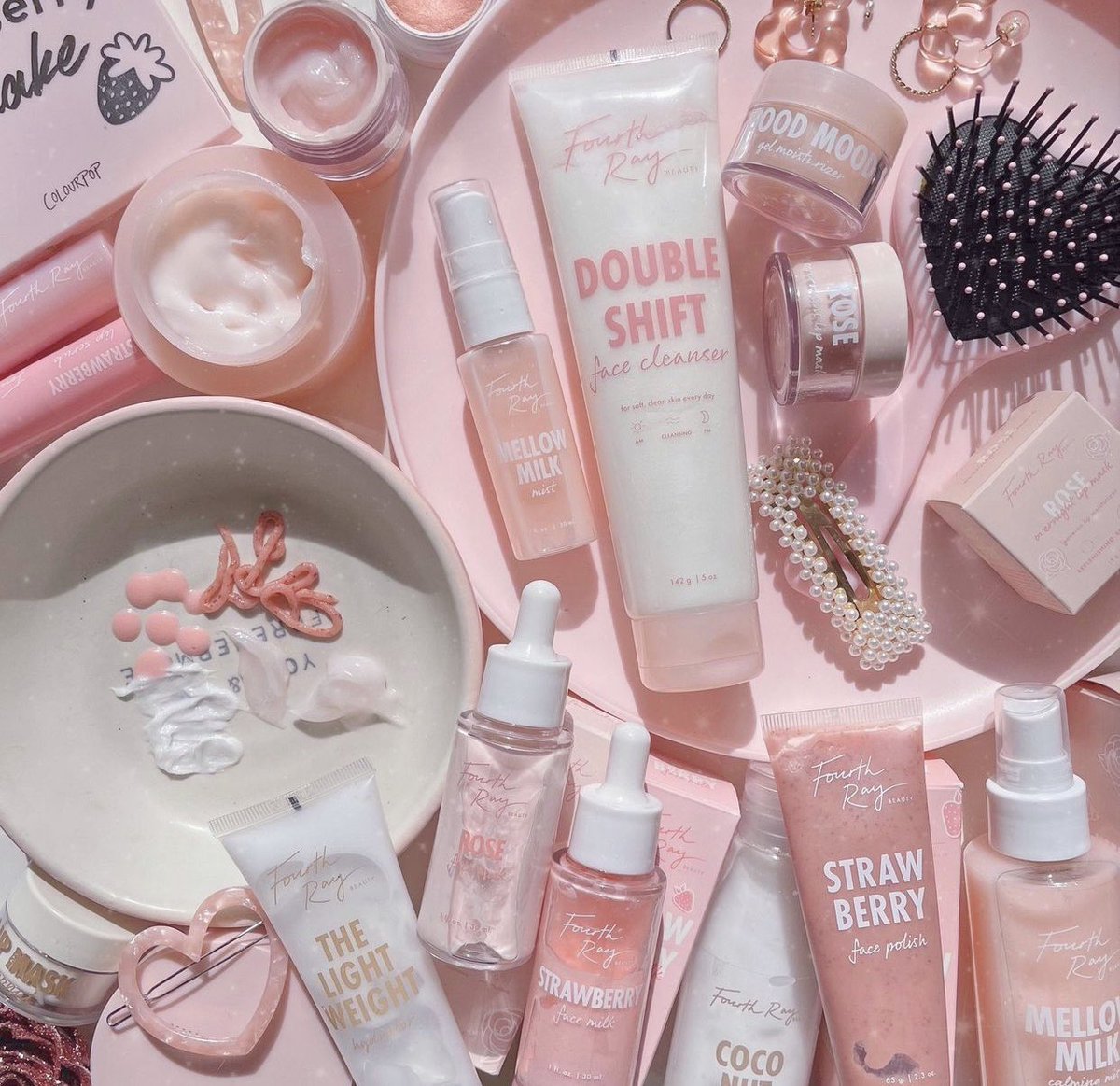 FourthRayBeauty's tweet photo. #SURPRISEGIVEAWAY because you work hard💗👏 &amp; so does our new cleanser😉 

to celebrate our Double Shift cleanser launch we're giving away our NEW face cleanser + a $150 e-giftcard to https://t.co/gOh7fUZR0y✨

Enter:
💗Follow us @FourthRayBeauty
💗Like +RT
💗Comment 🧼🧼🧼 below https://t.co/CAPM4MR1AI