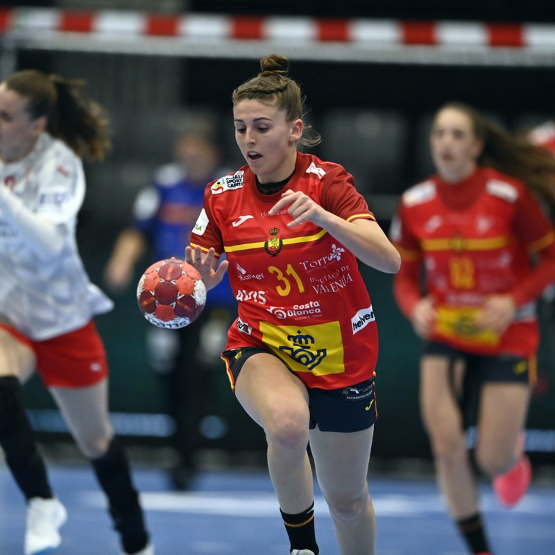 RFEBalonmano's tweet photo. 📝 Cambio en la convocatoria de las #Guerreras🇪🇸 para disputar las Jornadas 5 y 6 de clasificación para el @EHFEURO 2022

✅ @onavegue14 (@BMGranollers)
❌ @gb_jenni (@BVB)

🆚 Eslovaquia🇸🇰 y @AndebolPortugal🇵🇹
📆 20 y 24 abril

#SheLovesHandball #PlayWithHeart