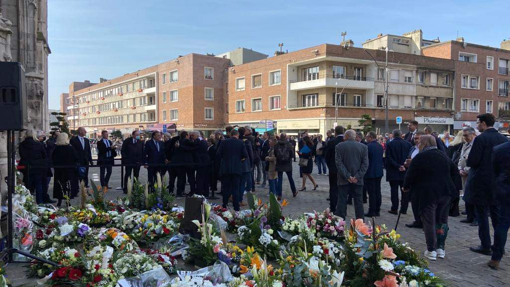 Aux côtés de <a href="/fhollande/">François Hollande</a>, et en présence de nombreuses personnalités, j’assistais ce matin aux obsèques de Michel Delebarre. 
Un dernier hommage légitime et sincère rendu à cette grande figure de la gauche et de la social-démocratie.
