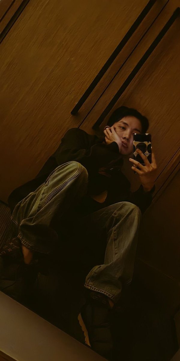 sugawifies's tweet photo. darker than wild #BlackOutBTS https://t.co/kWGgSzb1Ky