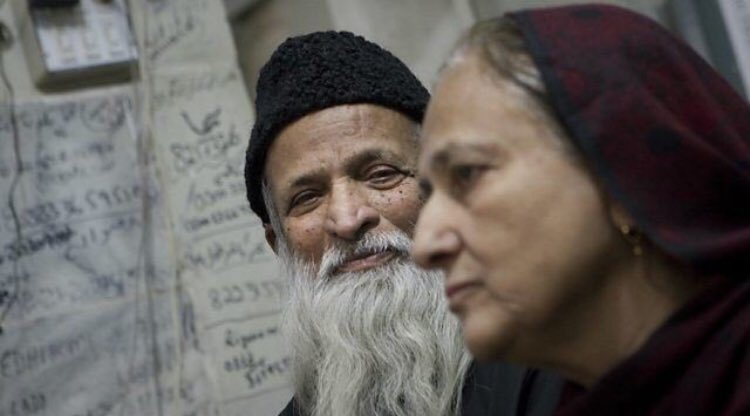 TehzeebHaideri's tweet photo. ~BilquisEdhi :( They served the humanity selflessly. Indeed Allah will bless them with the best.

Inna Lillah e wa inna ilaihi rajioon. May the departed soul rest in Jannah. Ameen

#بلقیس_ایدھی 
#BilquisEdhi https://t.co/69V8goqSb1