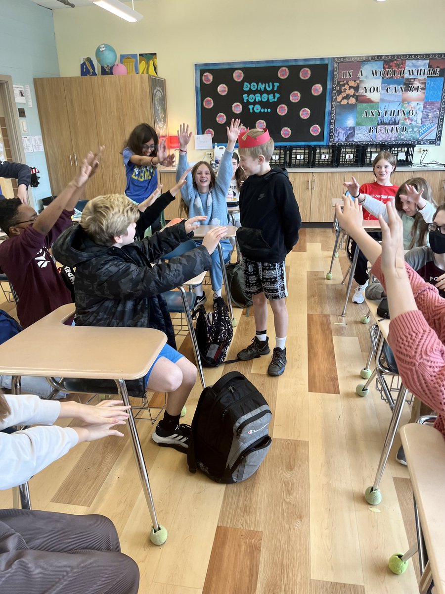 HistoryHilary's tweet photo. I love using @TeachTCI for hands-on experiences! We had fun this week learning about four forms of government in ancient Greece.👑 @LBMS65 @LakeBluffSD65 #thrivein65 https://t.co/ta4TK8o2FV