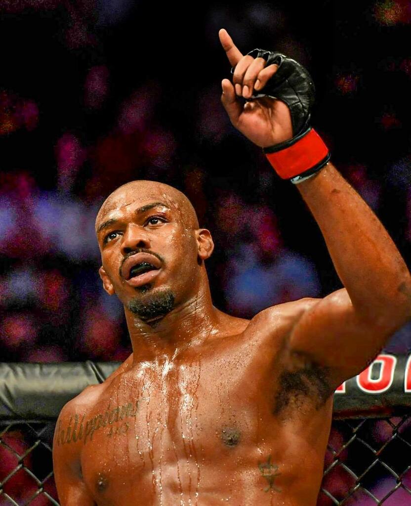 CaneladaMMA's tweet photo. DIRETO E RETO

Você acha que @jonnybones volta a lutar esse ano? 👀🤔 https://t.co/hk9ySC8z3B https://t.co/rgUY5EVp90