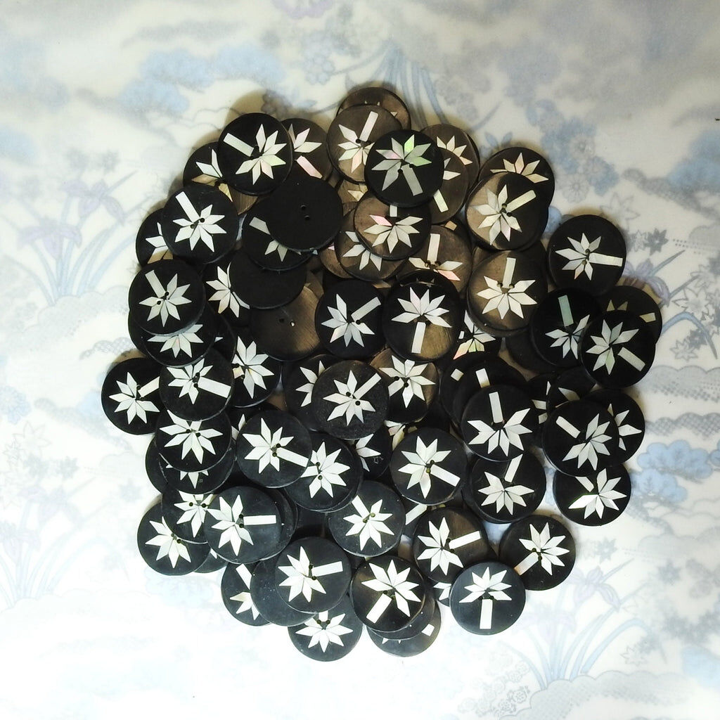 zazavintageboho's tweet image. BLACK SHELL BUTTONS
bit.ly/3rHZ2ML

#shellbuttons #fancybuttons #fancybuttonsfordresses #sewinglove #blackbuttons #blackbuttonsclothing #etsysewing #etsysewingshop #whattosew #etsyseller #whattosewnext #whattosewtoday #cutebuttons