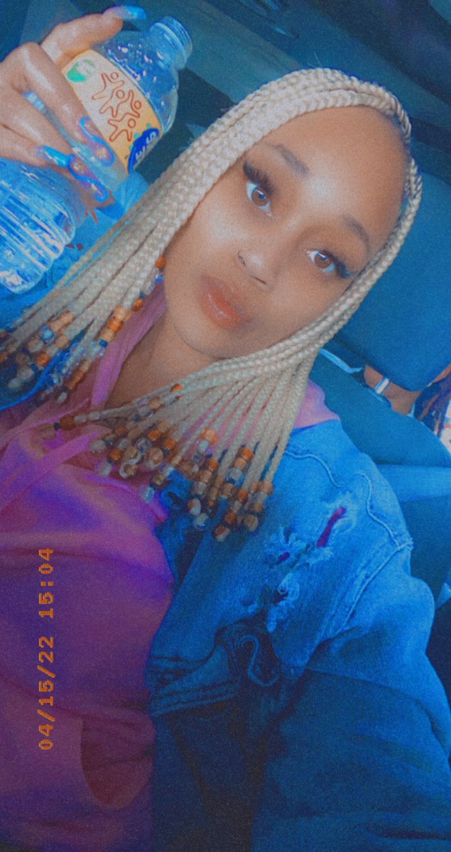 JustChillNish's tweet photo. Yes. I sure did ask my bestfriend can she give me the same style as her but add a lil razzle dazzle✨😍 it’s giving ghetto fabulous 💁🏾‍♀️ #HeyMiami🌴 https://t.co/H8mdREo7ER