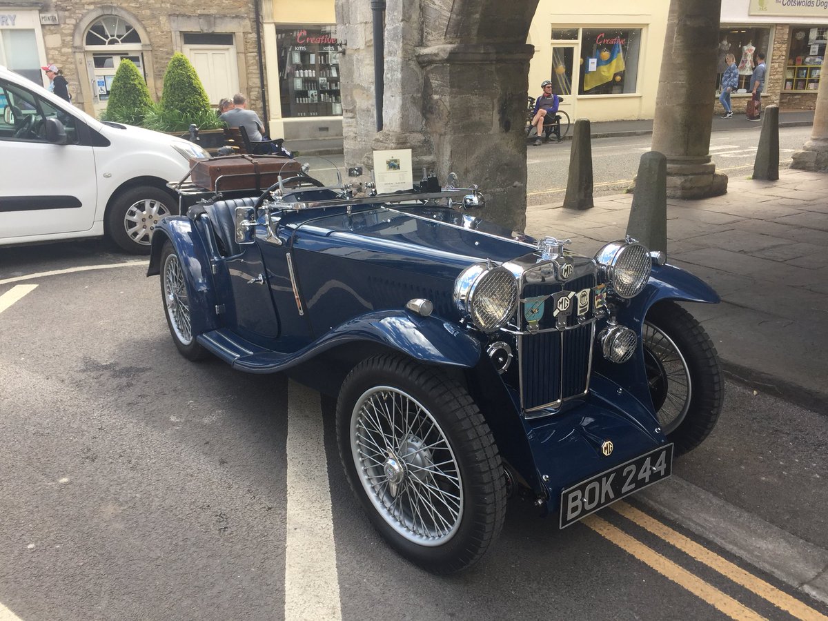 Only9built's tweet photo. Old Blue British Car of the Day🇬🇧...
How Splendid or Old Junk?? https://t.co/z8z5Y5Qo4K