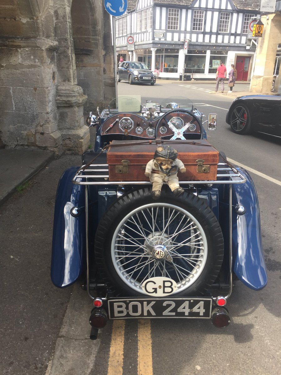 Only9built's tweet photo. Old Blue British Car of the Day🇬🇧...
How Splendid or Old Junk?? https://t.co/z8z5Y5Qo4K