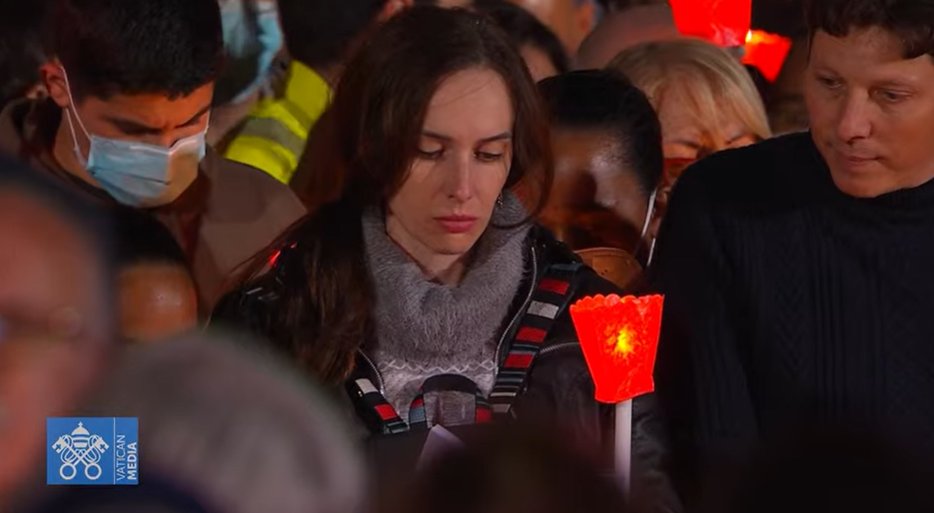 #VíaCrucis desde Coliseo de #Roma con el #PapaFrancisco 

youtube.com/watch?v=kwmHkA…