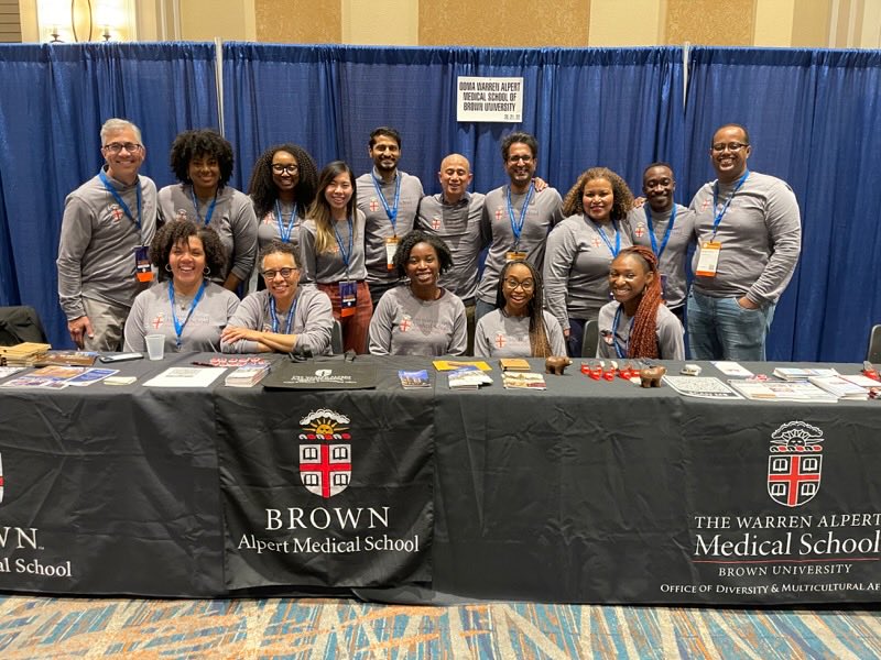 ccmoreiraVasDoc's tweet photo. ⁦@BrownMedicine⁩ ⁦@BrownOdma⁩ ⁦@SNMA #AMEC2022 The Brown bench is deep💯🙌🏾 https://t.co/OE2RTLaQIr