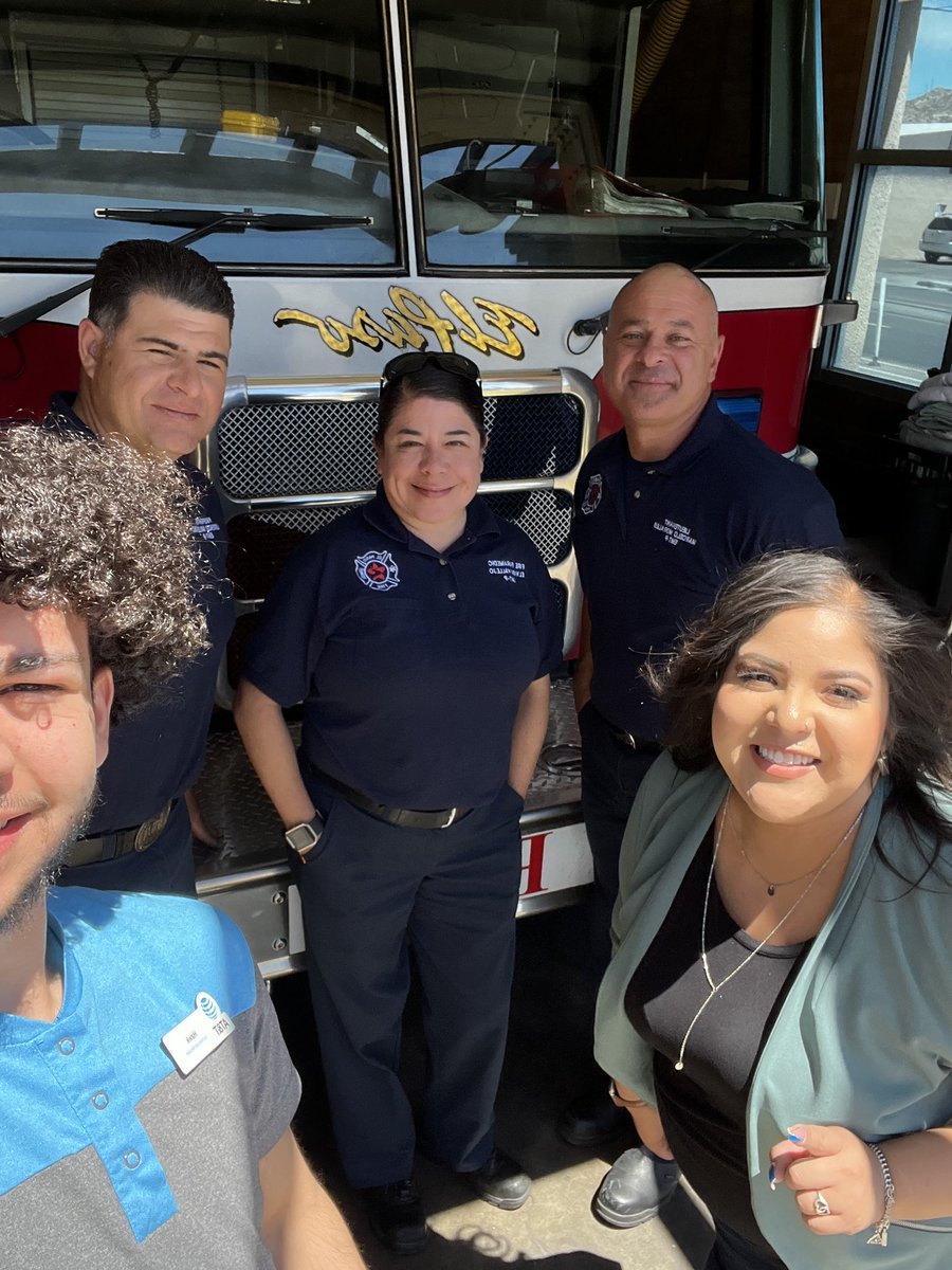 Gisela_Sanchez1's tweet image. Out here showing our Firefighters some love on @FirstNet Friday with our Prime Mesa Team. Thank you for all that you do! #WinAsOne #Firstnetfriday @NTX_Market @NtxSignature @LynetteMAguilar @TerronJernigan @GraceFCarrillo @Liz_Arch1 @silverlogic
